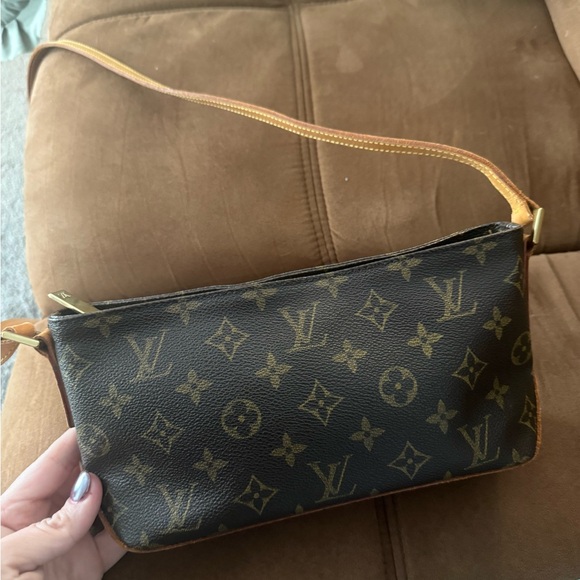 Louis Vuitton Classic Brown Monogram Shoulder Bag - Picture 1 of 4